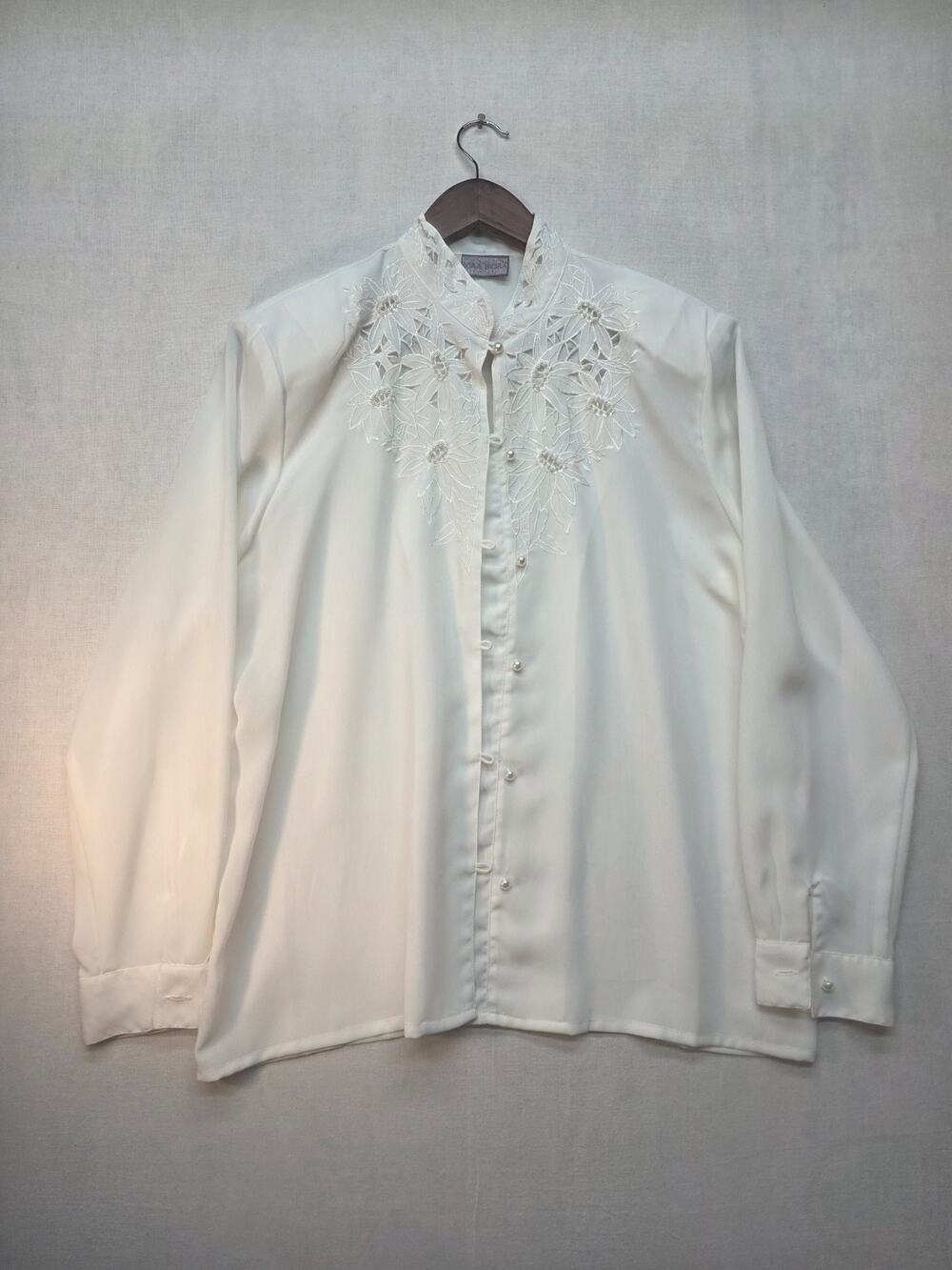 Bora Bora Women's Vintage Lace Embroidery/Pearl/Shld Padded‎ Blouse. Size 16.